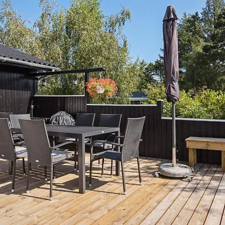 Charming Holiday In Falster Near Sea 度假居 *