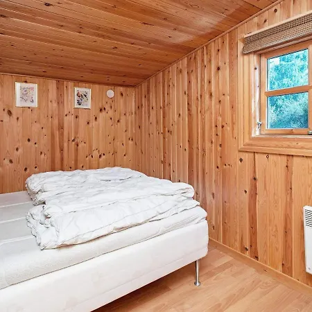 Charming Holiday In Falster Near Sea 度假居 *